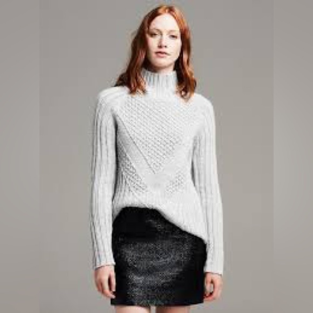 Banana republic sweater funnel neck heather grey Italian yarn textured weave xs